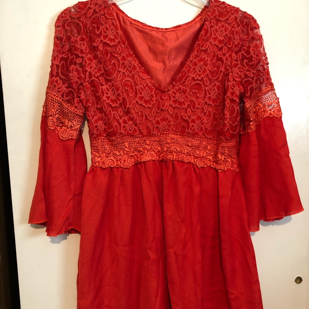 Beautiful red dress, size large. No brand name